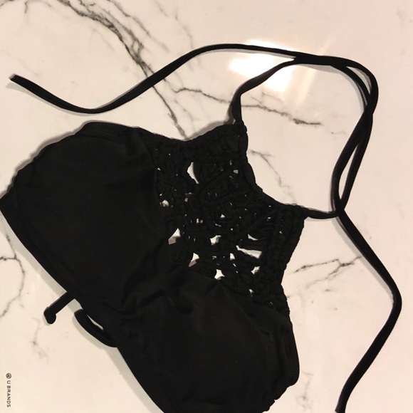 4 BIKINI TOPS - Picture 4 of 8